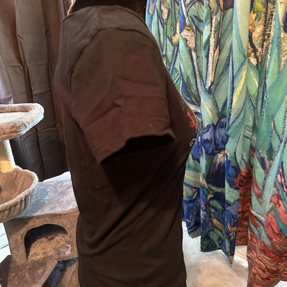 Lightly used Ladies’ Levi's Black Tee with Red Graphic - Picture 4 of 4